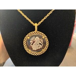 VINTAGE CROWN TRIFARI CUT CRYSTAL NECKLACE OF ZODIAC LEO LION - BEAUTIFUL COND.